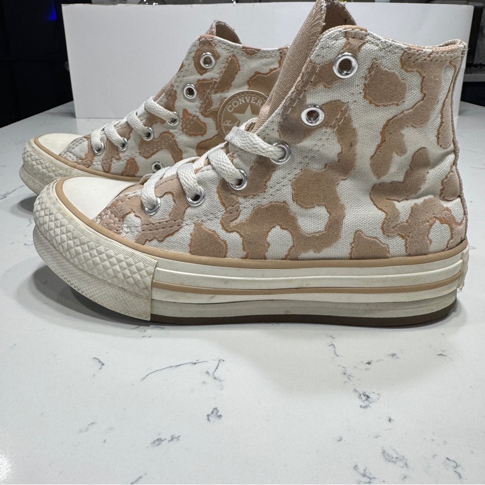 Converse High-Tops in Beige and White